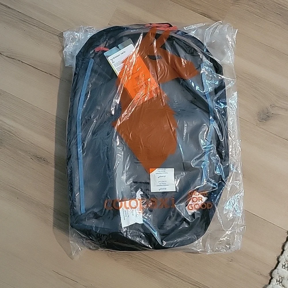 NWT Vaya 18L Backpack Cada Dia-Black